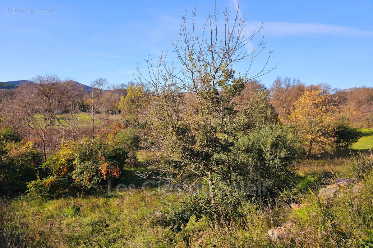 Terrain à FLASSANS-SUR-ISSOLE