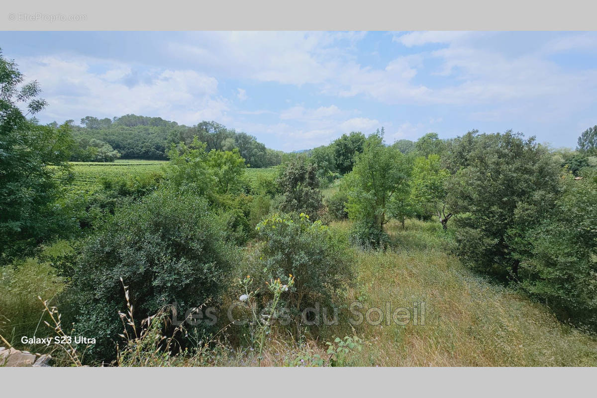 Terrain à FLASSANS-SUR-ISSOLE