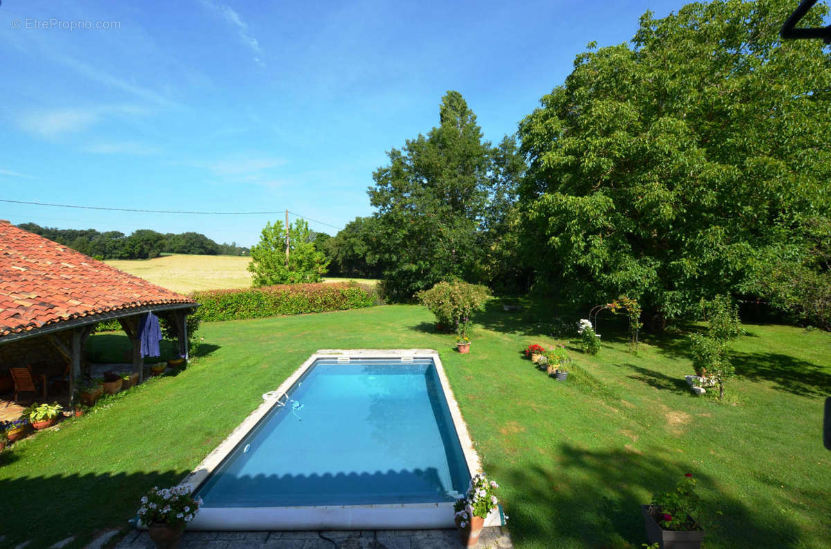 02 - Piscine-pool 1 - Maison à LOUBERSAN