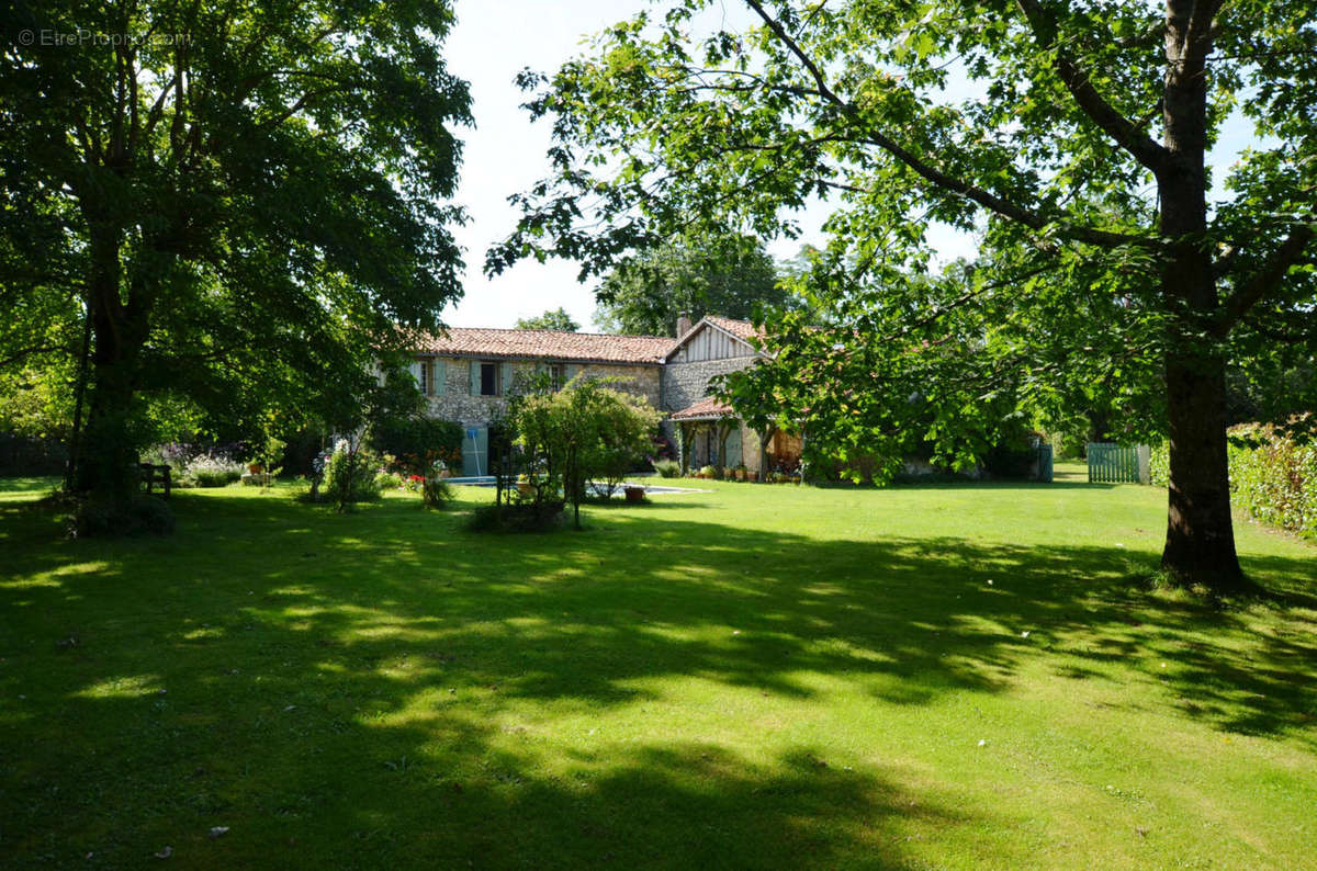 06 - Distant 1 - Maison à LOUBERSAN