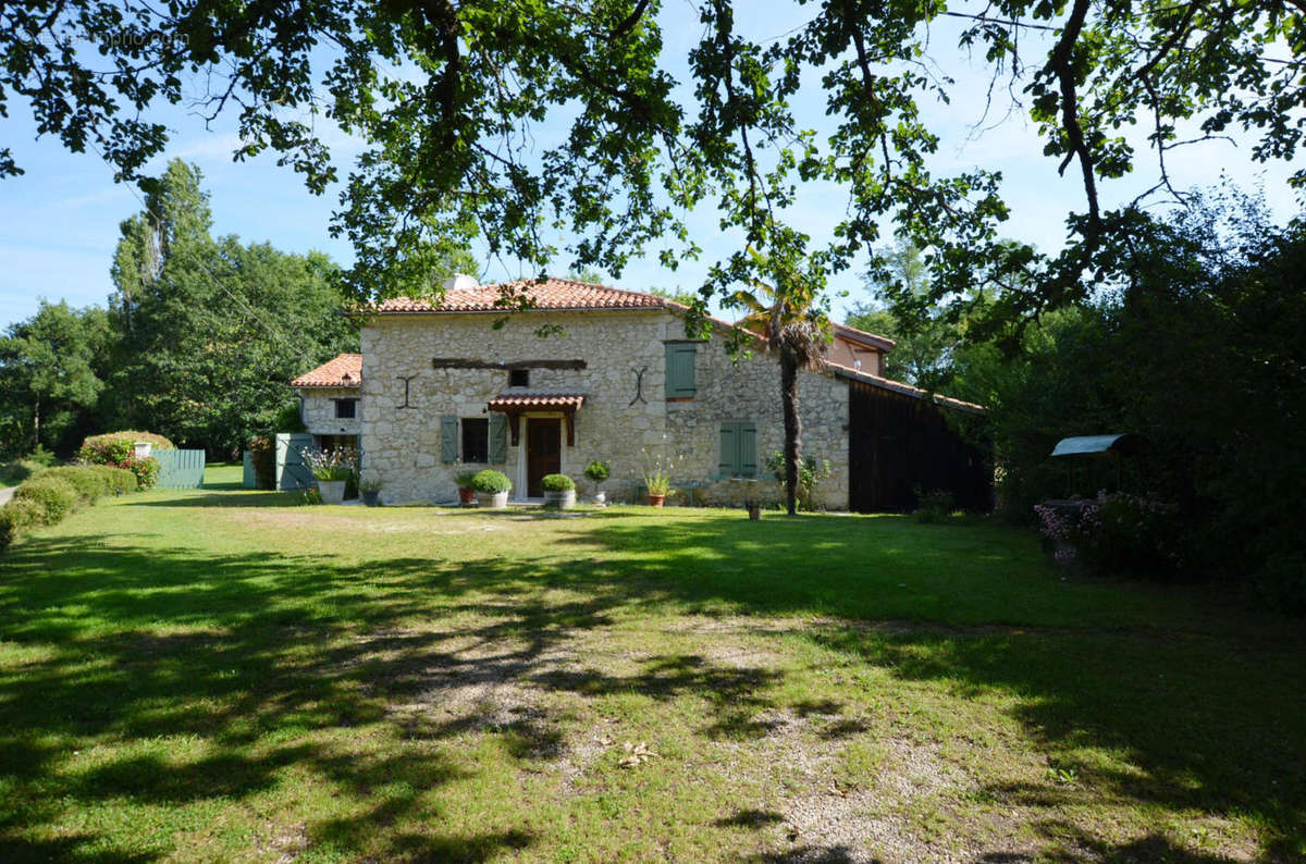 07 - Facade entree 1 - Maison à LOUBERSAN