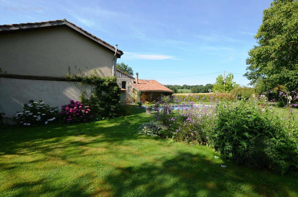 10 - Jardin-Garden 1 - Maison à LOUBERSAN