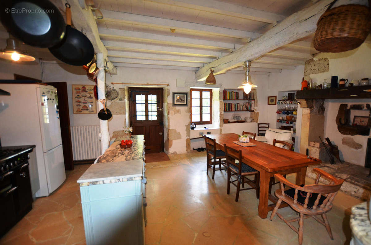 14-1 Cuisine-Kitchen 1 - Maison à LOUBERSAN