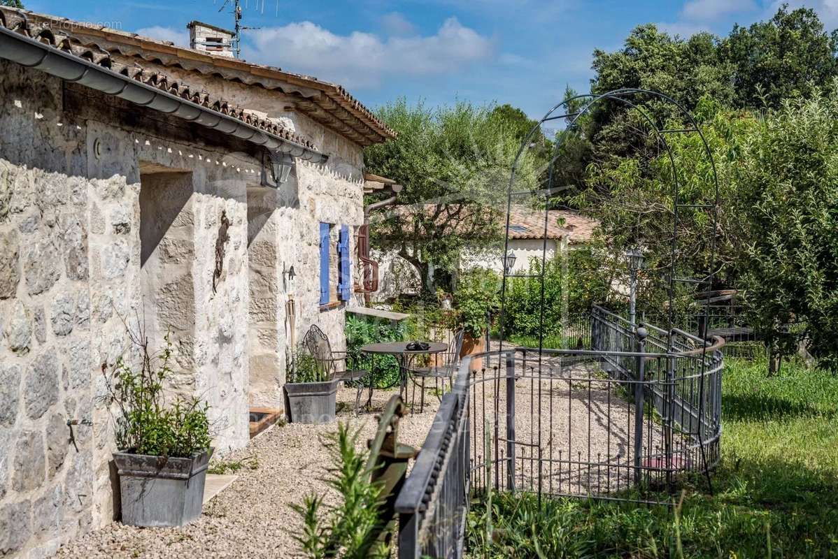 Maison à ROQUEFORT-LES-PINS