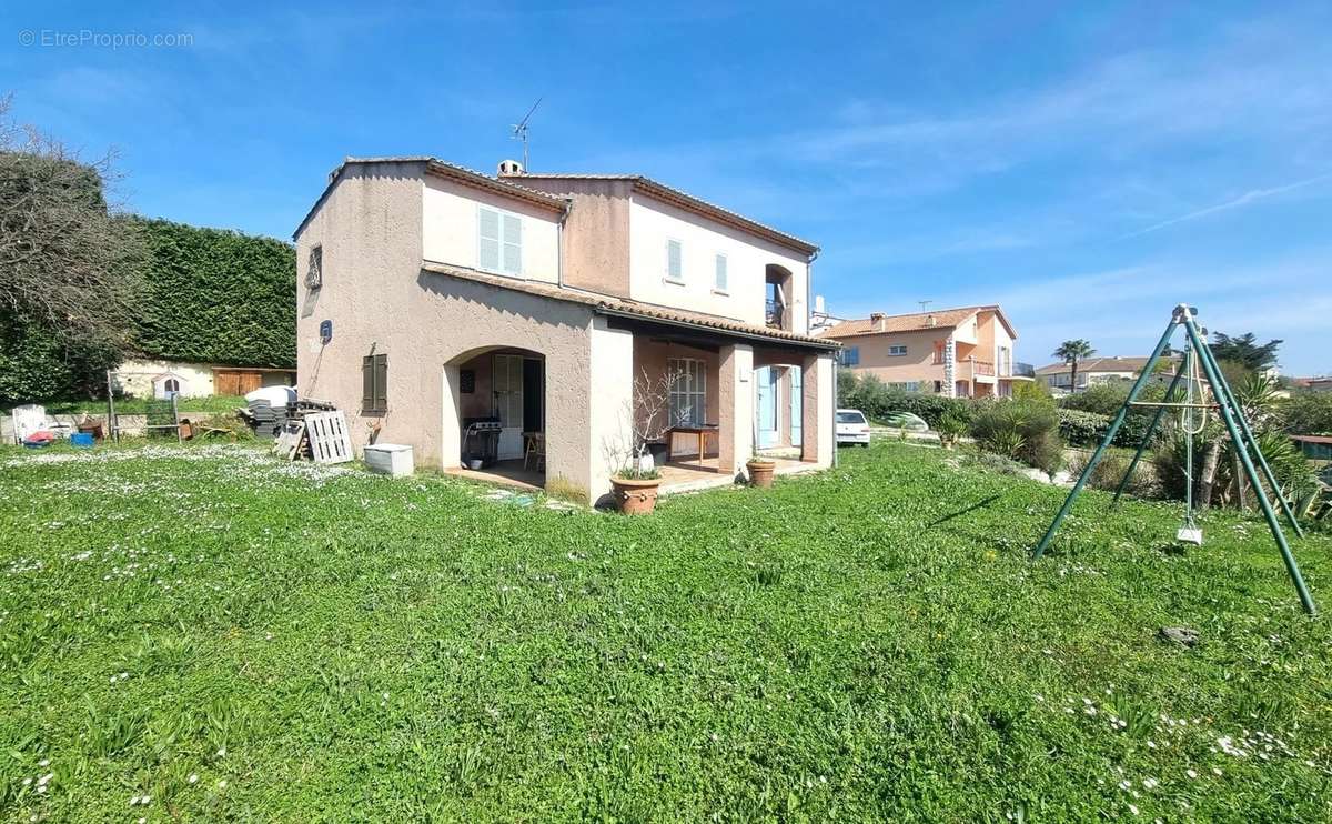 Maison à VILLENEUVE-LOUBET