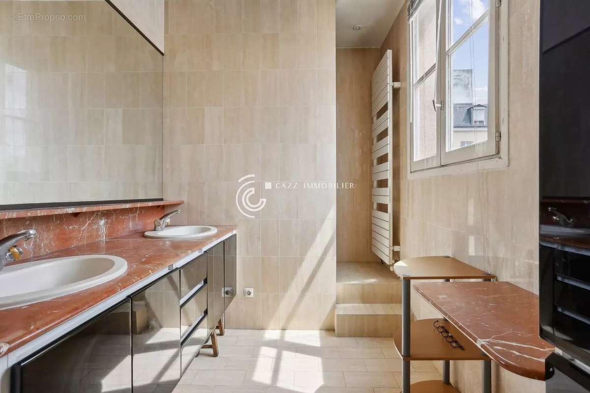 Appartement à PARIS-11E