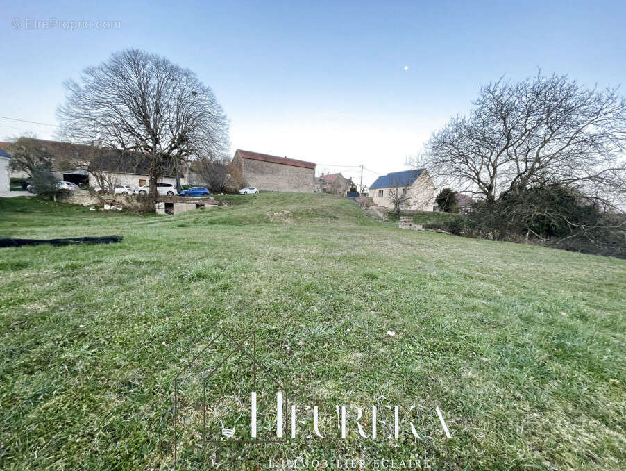 Terrain à CIVRAY-DE-TOURAINE