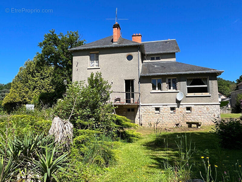 Maison à LA JONCHERE-SAINT-MAURICE