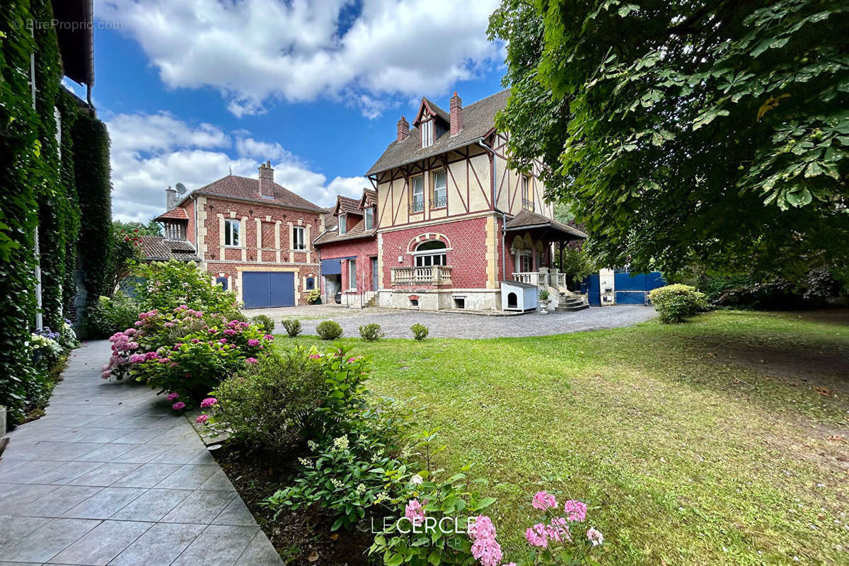 Maison à LES AGEUX