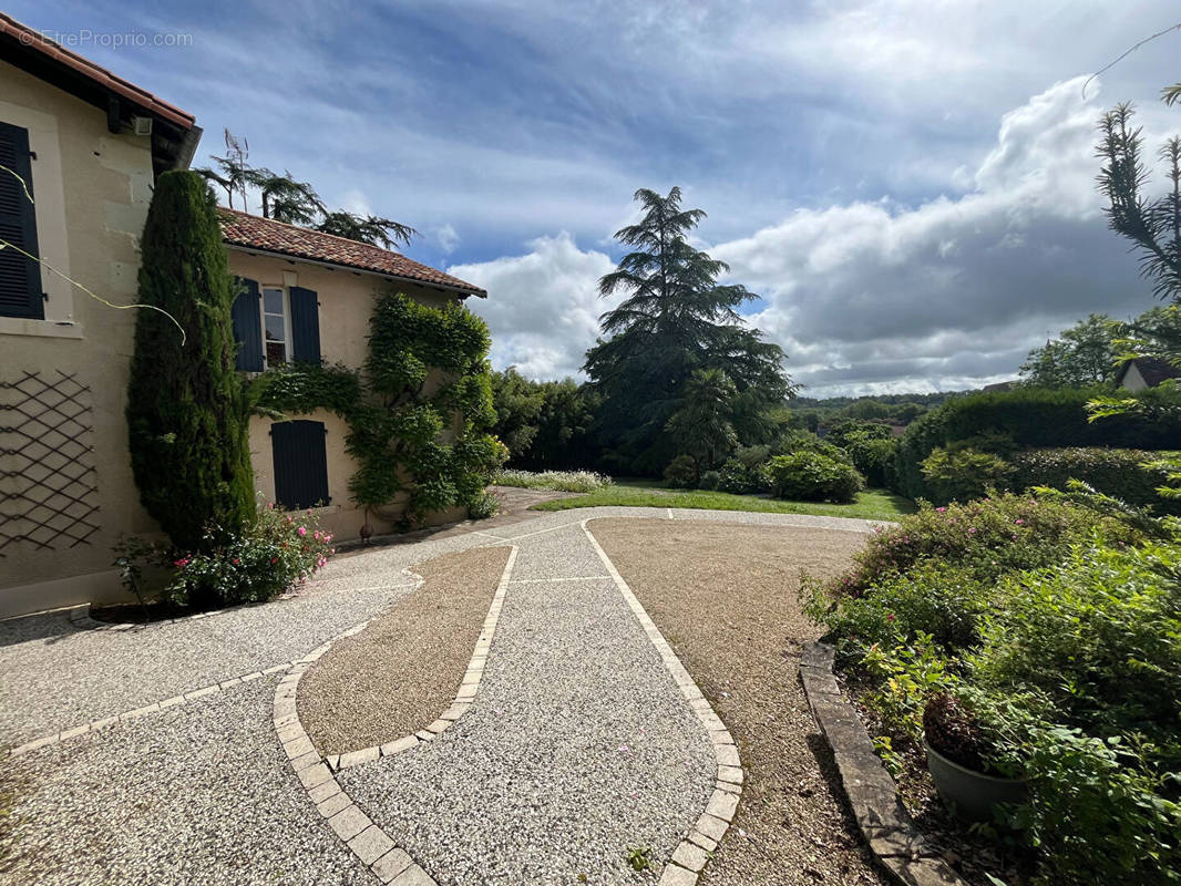 Maison à LIGUGE