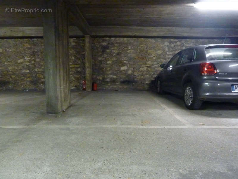 Parking à PARIS-14E