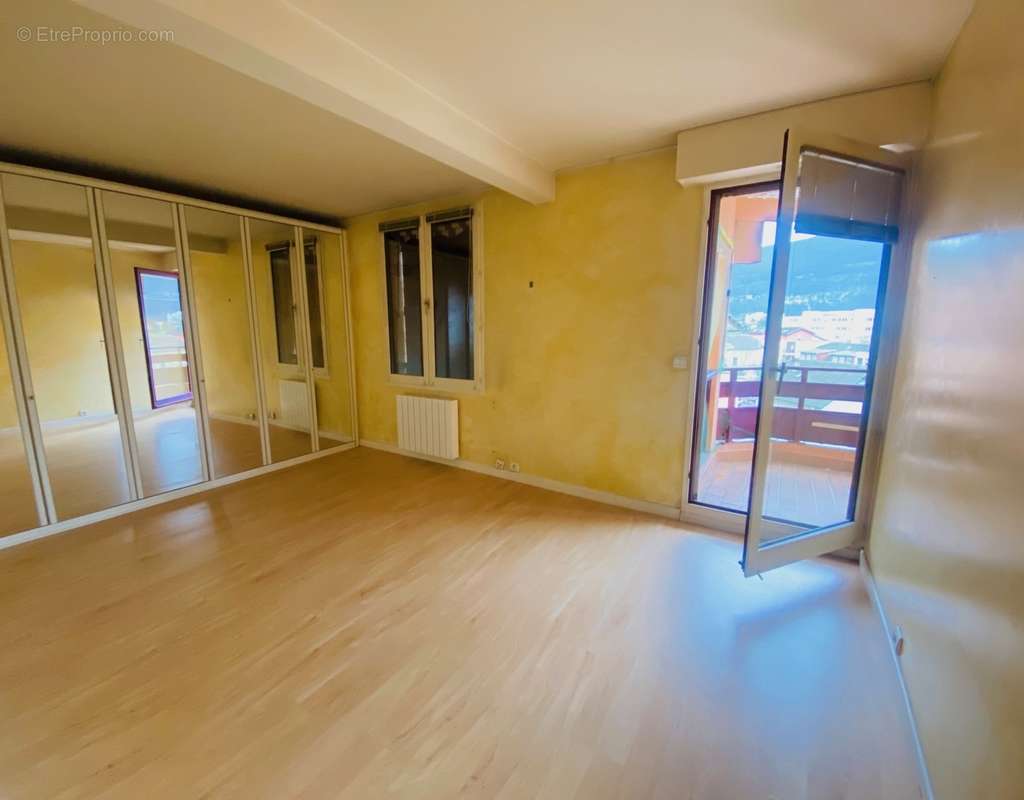 chambre 1 - Appartement à GAILLARD