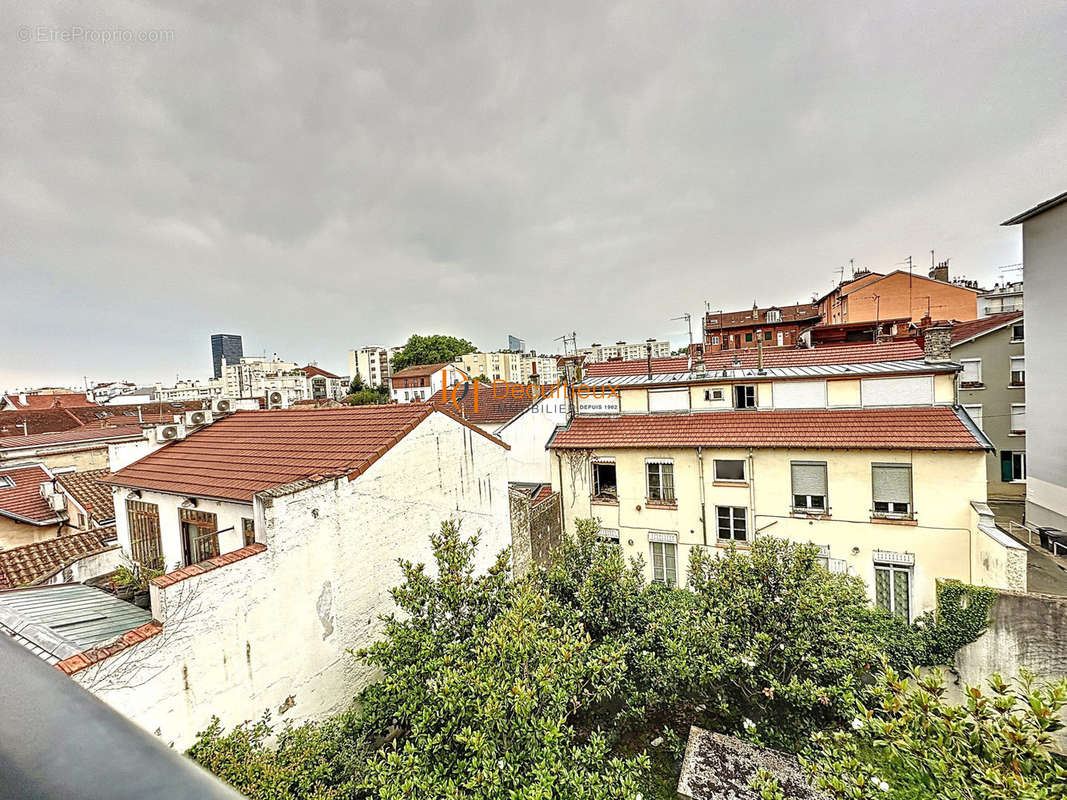 VUE TOURS LYONNAISES - Appartement à VILLEURBANNE