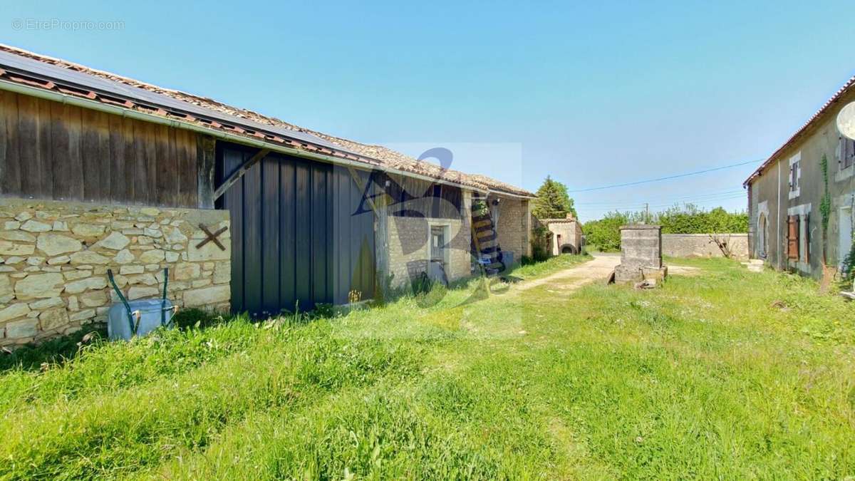 Maison à CHAZELLES