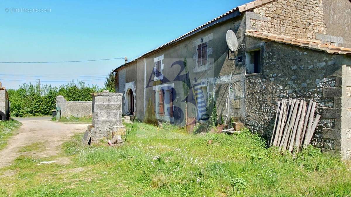 Maison à CHAZELLES