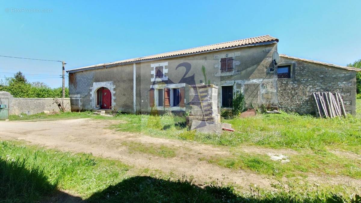 Maison à CHAZELLES