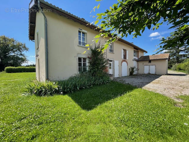 Maison à VERSAILLEUX