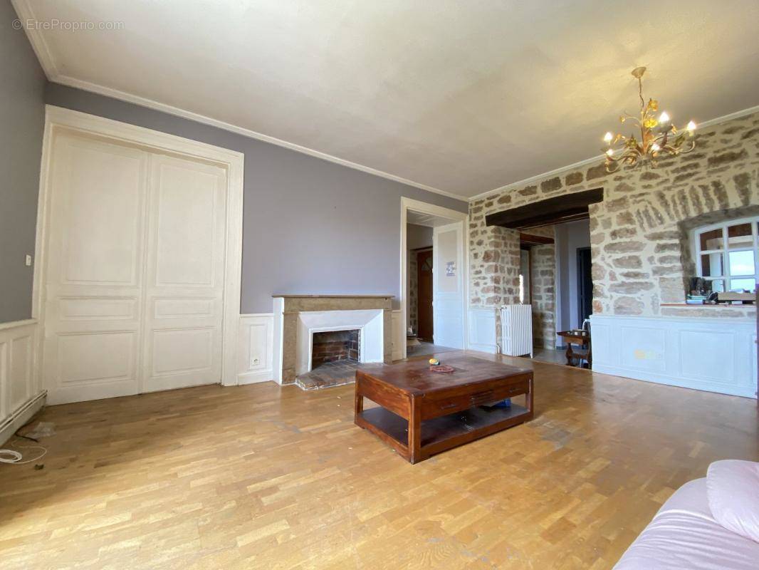 Appartement à ONET-LE-CHATEAU