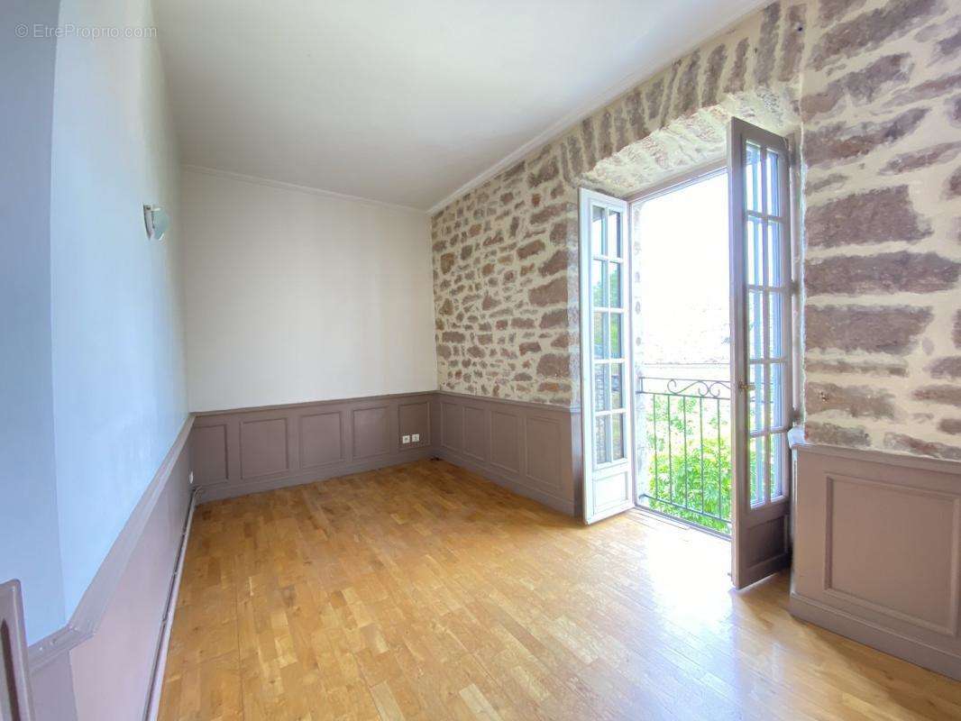 Appartement à ONET-LE-CHATEAU