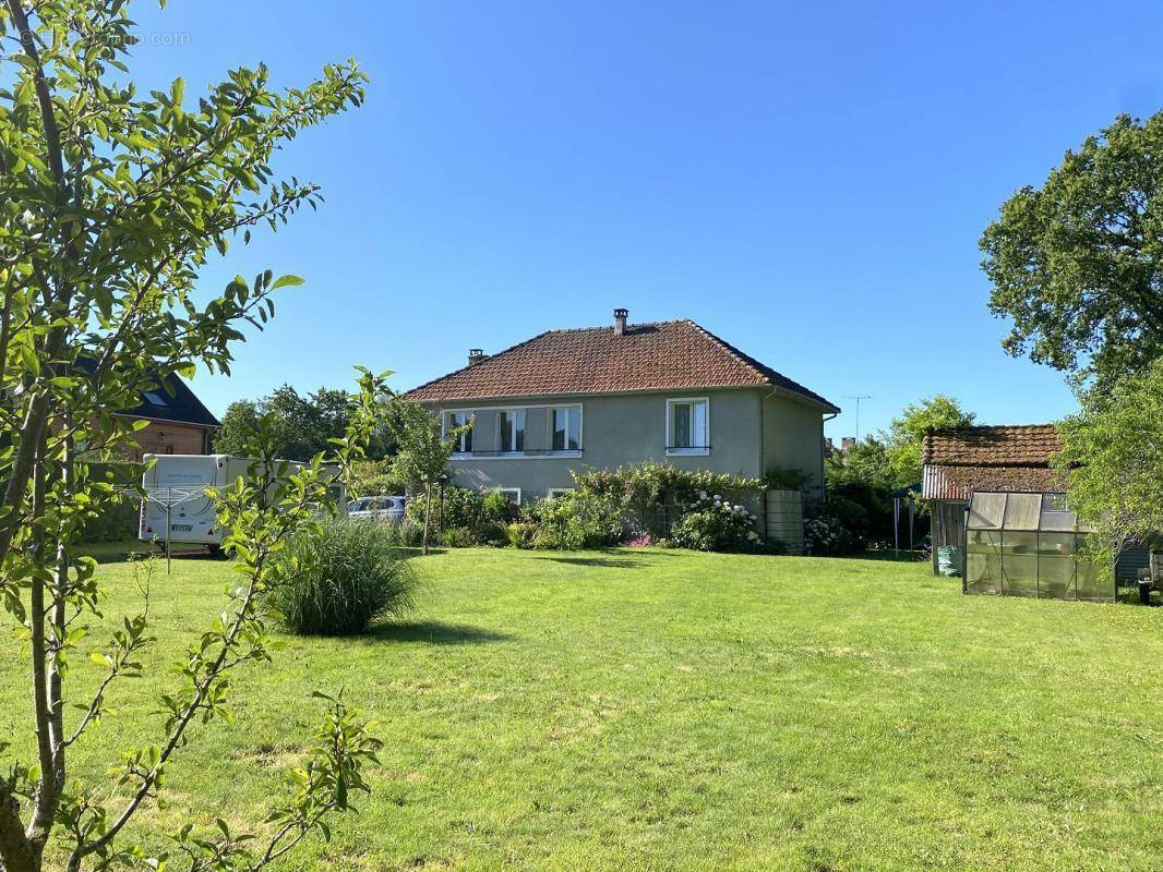 Maison à BUSSEROLLES