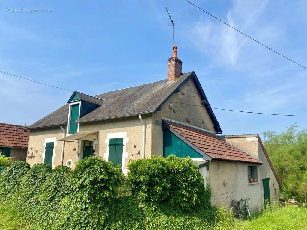 Maison à ALLUY