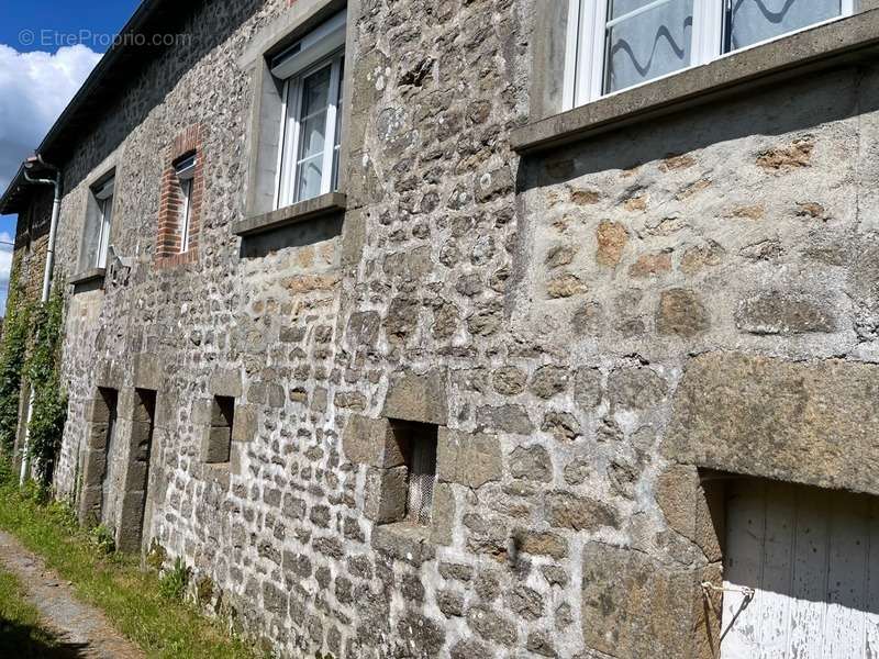 Maison à CHATEAUPONSAC