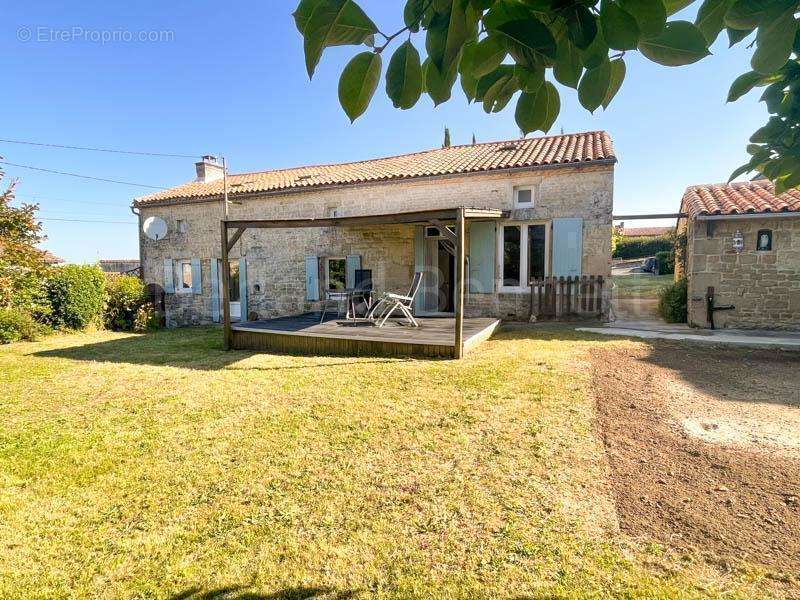 Maison à CHEF-BOUTONNE