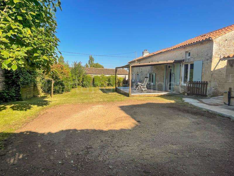 Maison à CHEF-BOUTONNE