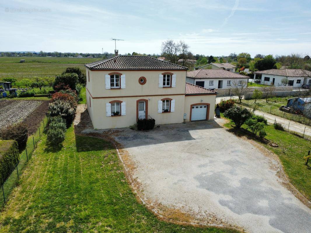 Maison à MONTBETON