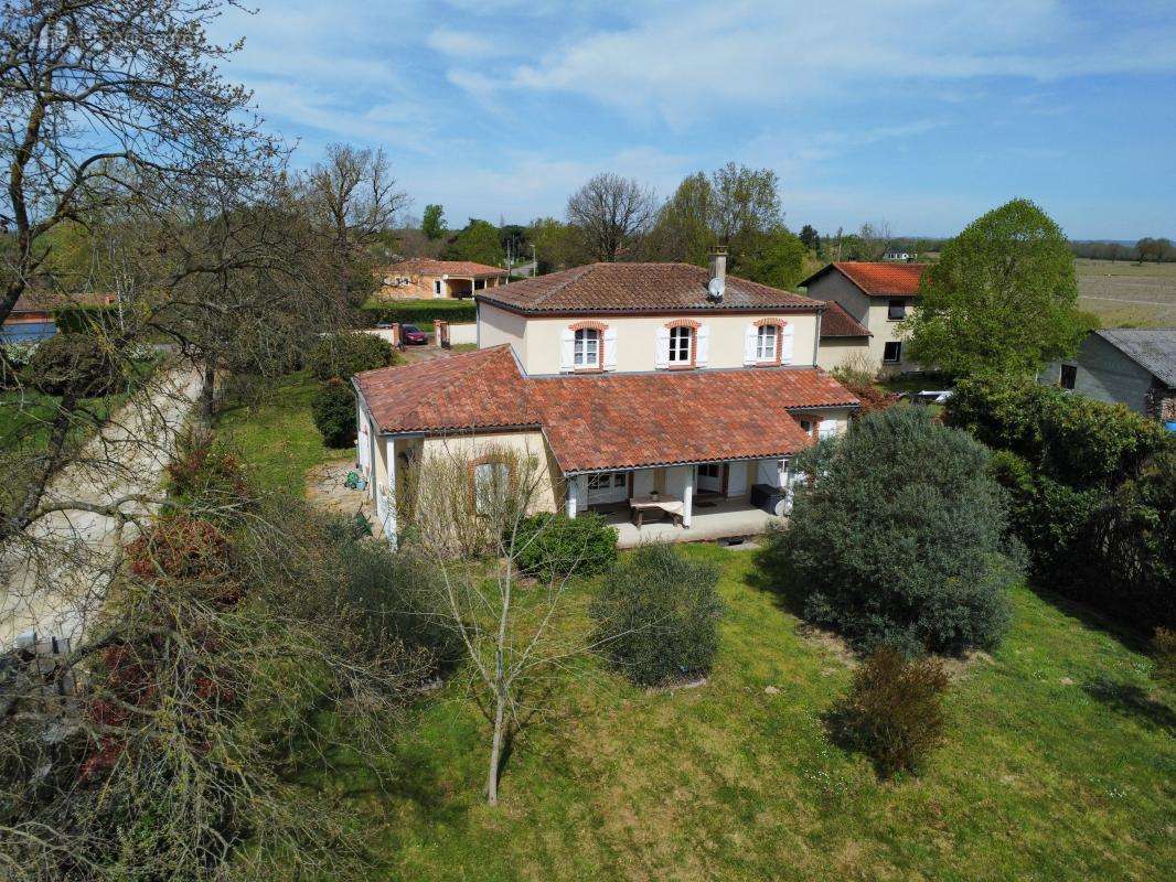 Maison à MONTBETON