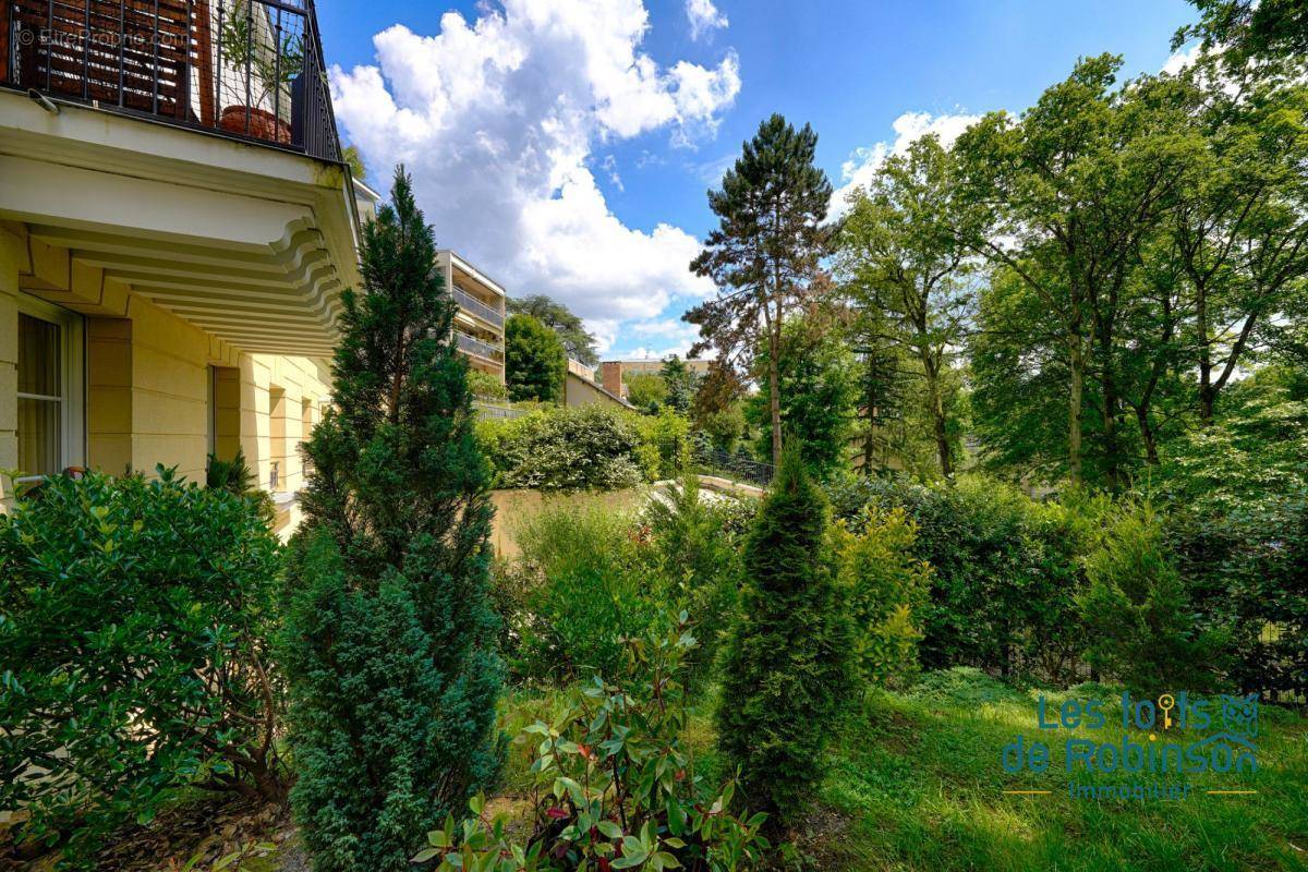 Appartement à LE PLESSIS-ROBINSON