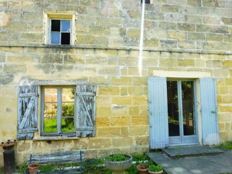 Maison à SAINT-MEDARD-DE-GUIZIERES