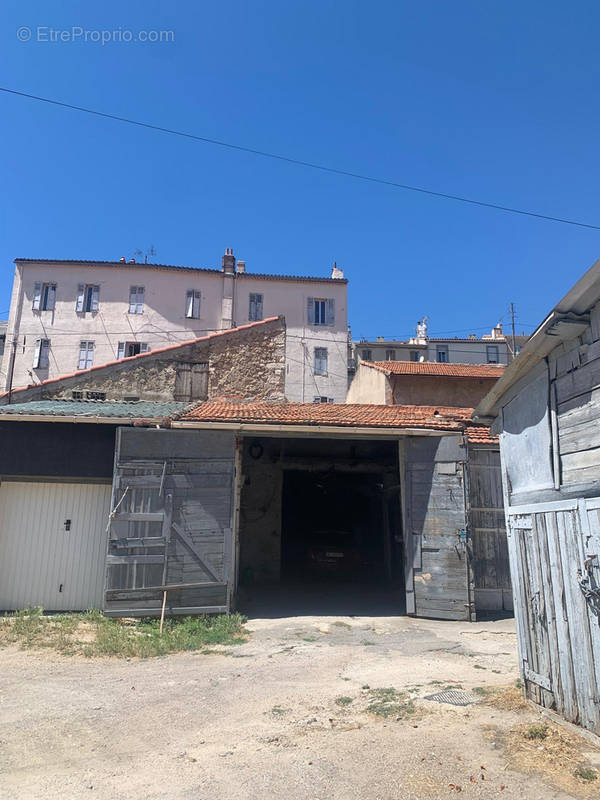 Parking à MARSEILLE-15E