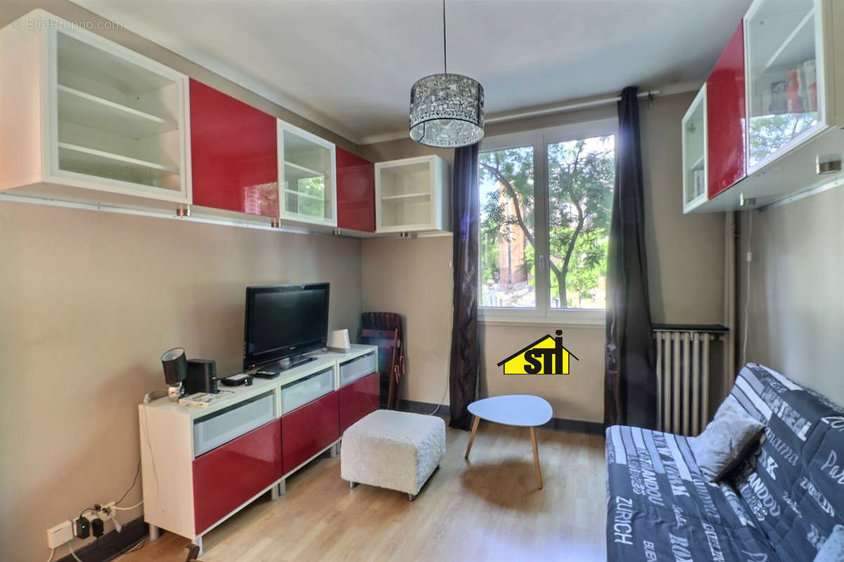 Appartement à PARIS-14E