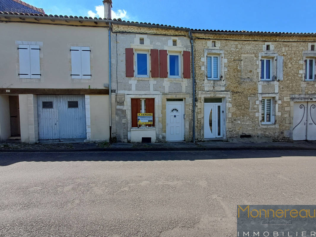 Maison à BAIGNES-SAINTE-RADEGONDE