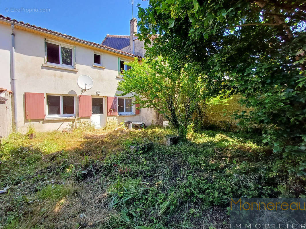 Maison à BAIGNES-SAINTE-RADEGONDE