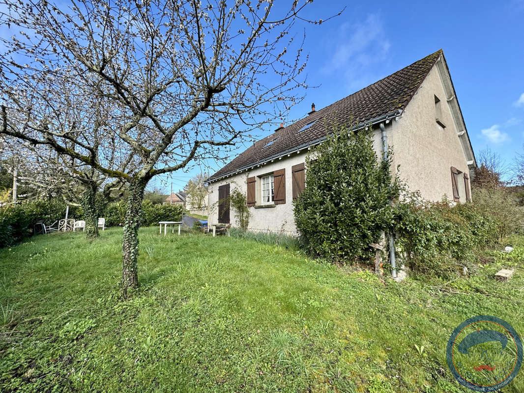 Maison à REUGNY