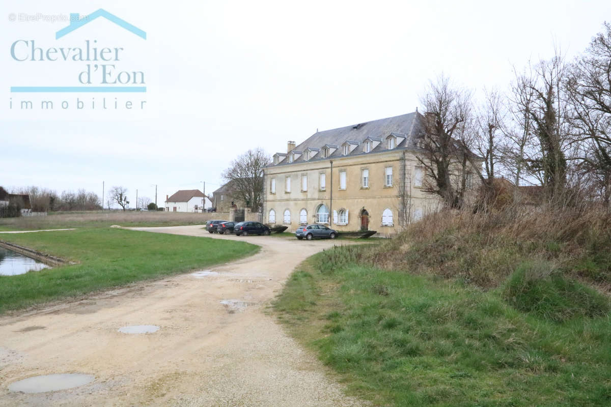 Maison à MAROLLES-SOUS-LIGNIERES