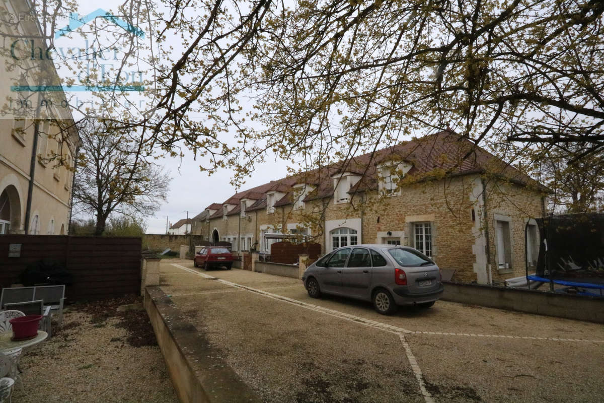 Maison à MAROLLES-SOUS-LIGNIERES