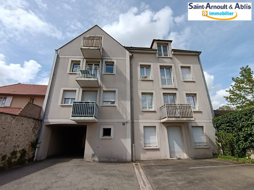 Appartement à SAINT-ARNOULT-EN-YVELINES