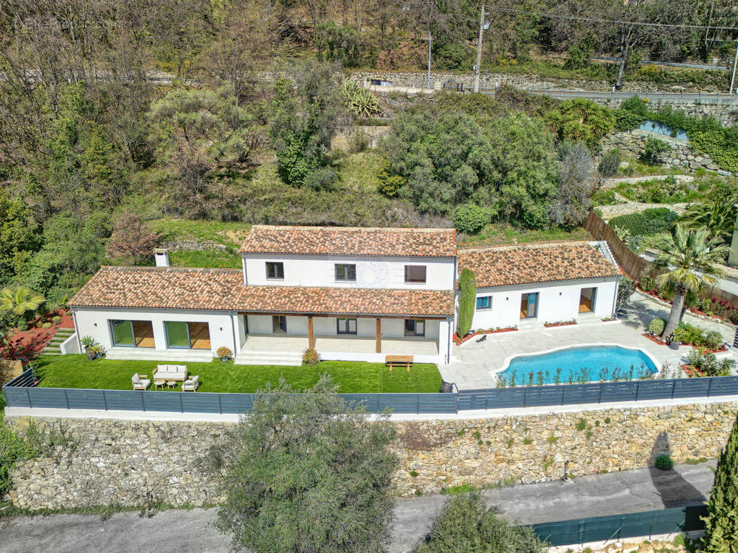 Maison à TOURRETTES-SUR-LOUP