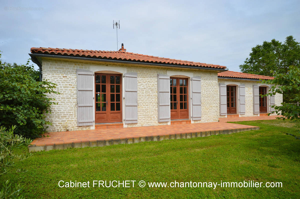 Maison à LA CAILLERE-SAINT-HILAIRE