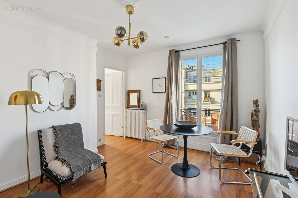 Appartement à COURBEVOIE