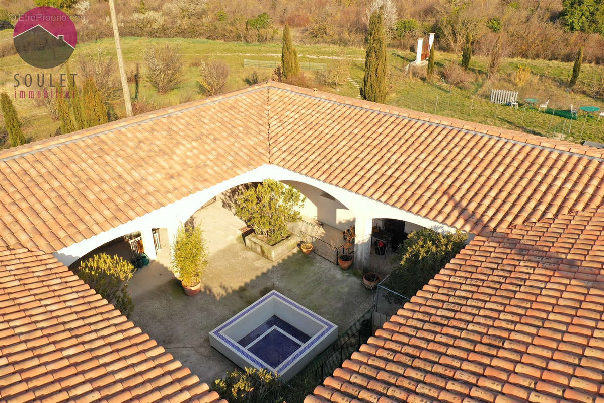 Maison à L&#039;ISLE-SUR-LA-SORGUE