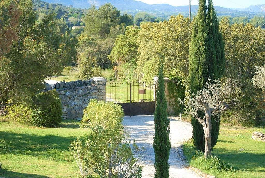 Maison à L&#039;ISLE-SUR-LA-SORGUE