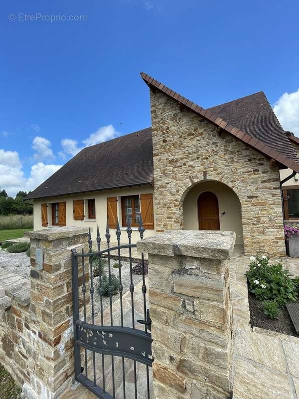 Maison à SAINT-YRIEIX-LA-PERCHE