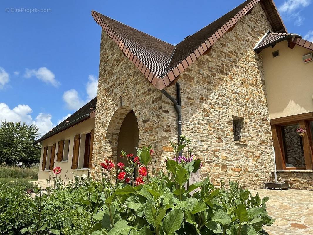 Maison à SAINT-YRIEIX-LA-PERCHE