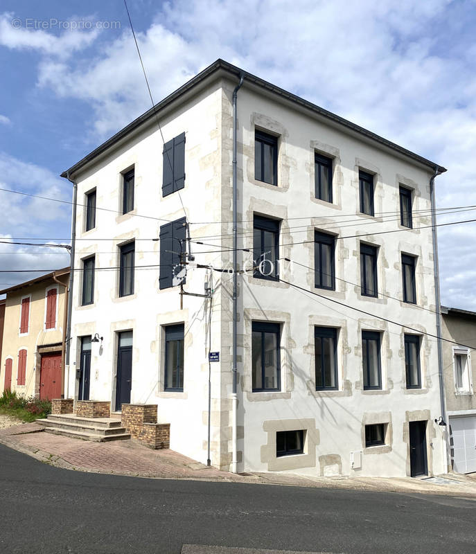 Appartement à COLOMBEY-LES-BELLES