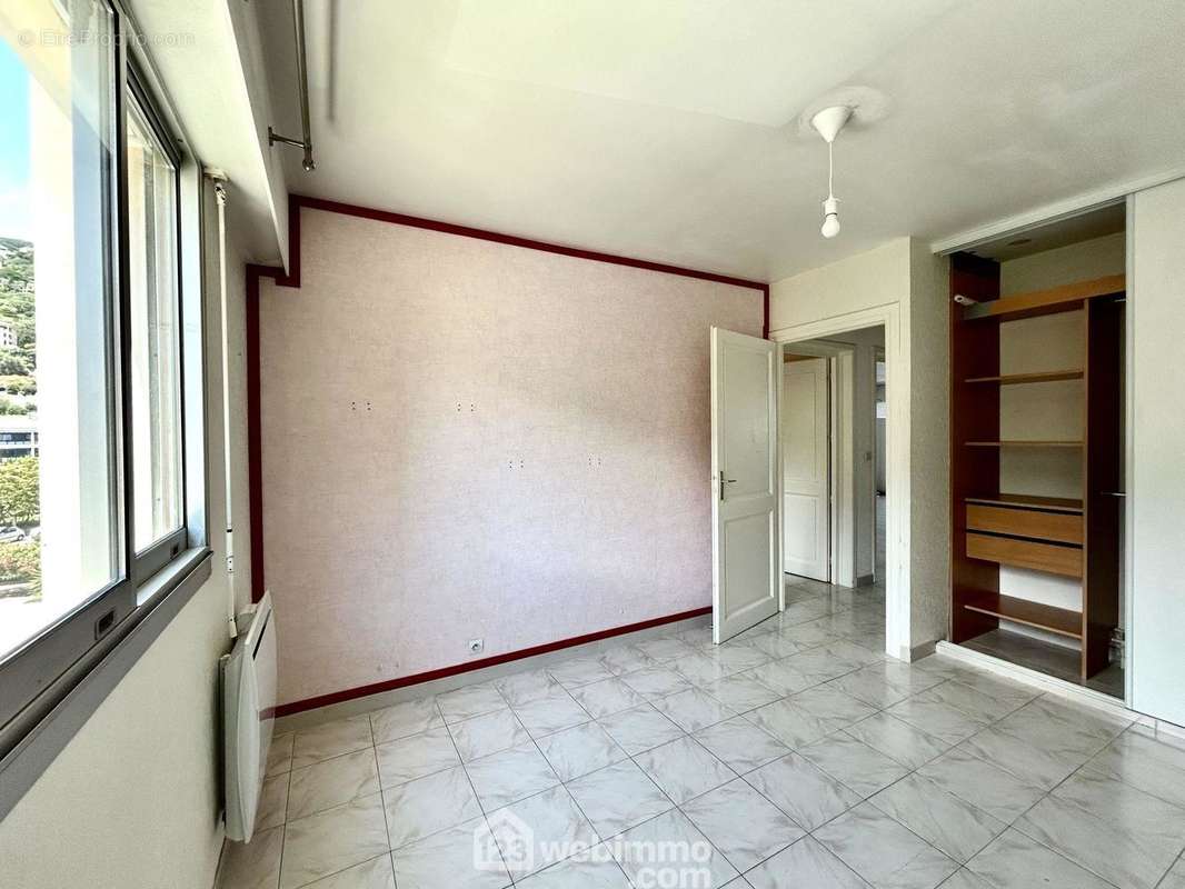 3 chambres de 12, 12 et 10,50 m2 - Appartement à SAN-MARTINO-DI-LOTA