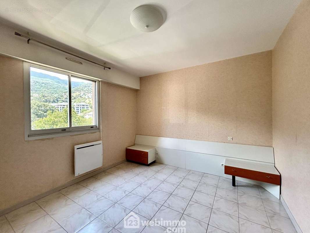 Chambre n°2 - Appartement à SAN-MARTINO-DI-LOTA